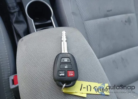 2016 Toyota Corolla Le z USA, uszkodzony, nr VIN 2T1BURHE2GC528883